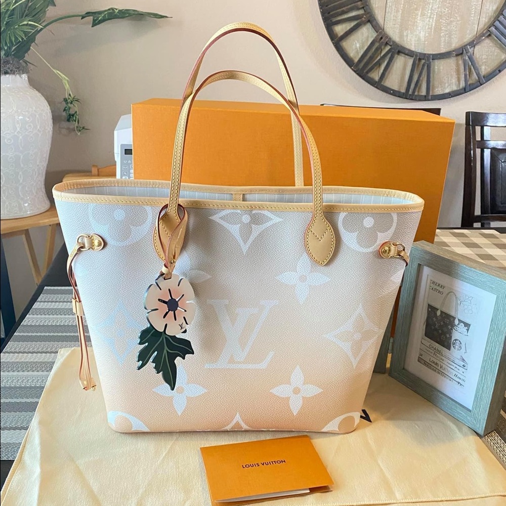 Louis Vuitton on the beach neverful